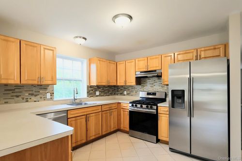 1 Lexington Way, Middletown, NY, 10940-1607 | Card Image