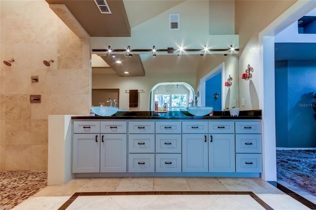 Master bathroom | Image 24