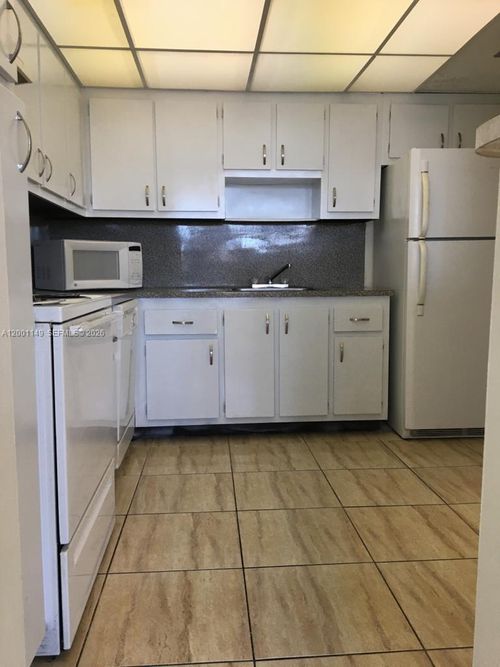 205-2025 Ne 164th St, North Miami Beach, FL, 33162-4156 | Card Image