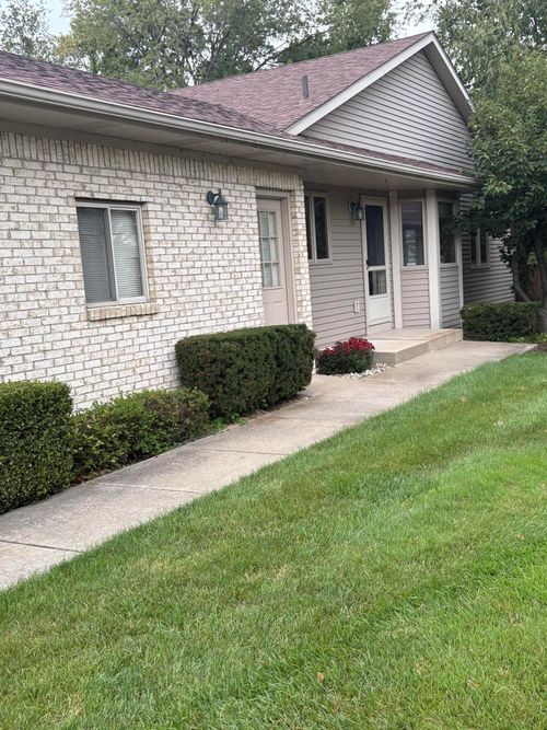 907-907 Amber View Dr Sw, Byron Center, MI, 49315-9740 | Card Image