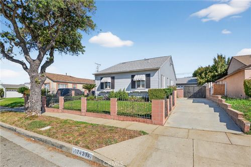2423 W 118th St, Hawthorne, CA, 90250-1802 | Card Image