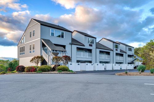 s2-16109 Smith Mountain Lake Pkwy, Huddleston, VA, 24104-2890 | Card Image