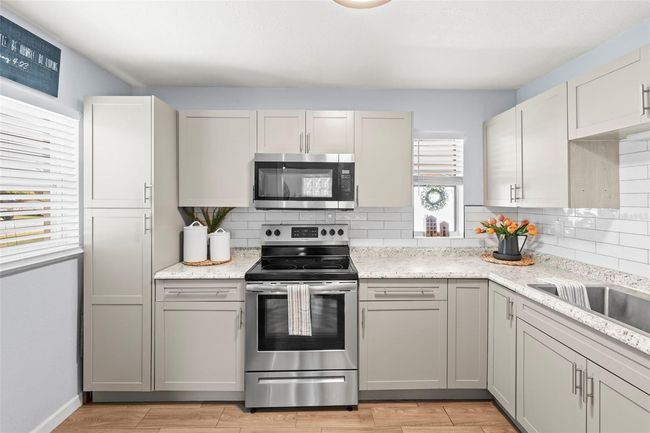 512 Flame Tree Dr, House other with 2 bedrooms, 1 bathrooms and null parking in APOLLO BEACH FL | Image 9