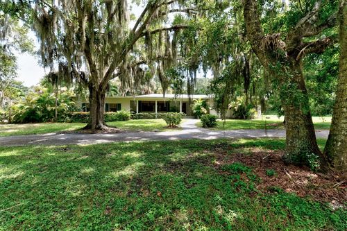 860 27th Ave, Vero Beach, FL, 32960-4002 | Card Image