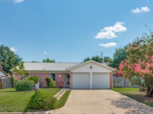 1216 Manning St, Benbrook, TX, 76126-3710 | Card Image