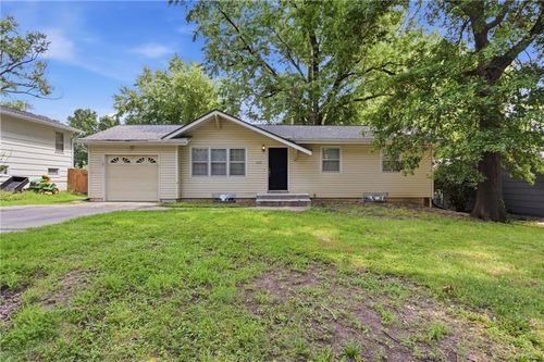 423 Monterey Ave, Liberty, MO, 64068-2933 | Card Image