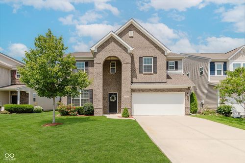5762 Bluff View Ln, Whitestown, IN, 46075-9716 | Card Image