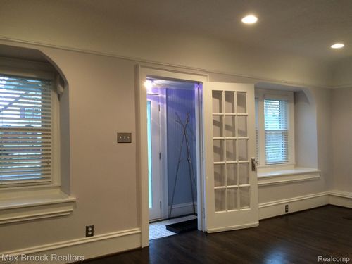 115 E Lincoln St, Birmingham, MI, 48009-1760 | Card Image