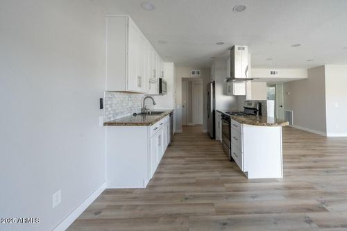 123-6767 N 7th St, Phoenix, AZ, 85014-1004 | Card Image