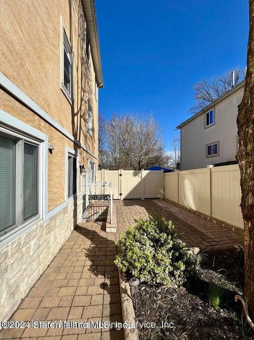 23 Midland Rd, Staten Island, NY, 10308-2915 | Card Image