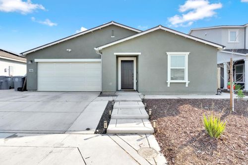 1533 Concord Ave, Madera, CA, 93637-5766 | Card Image