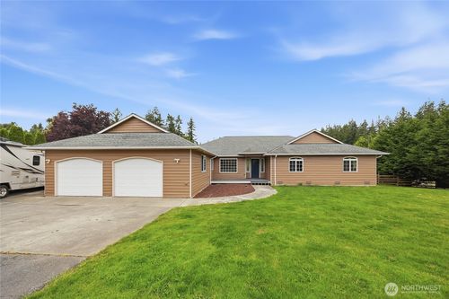 8425 Wayne Ave, Stanwood, WA, 98292-6115 | Card Image