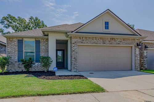 6443 Tiger Pointe Dr, Baton Rouge, LA, 70817-5812 | Card Image