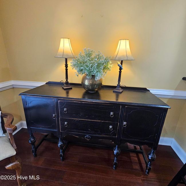 CLOSE UP: Dining Room Sideboard Buffet | Image 26