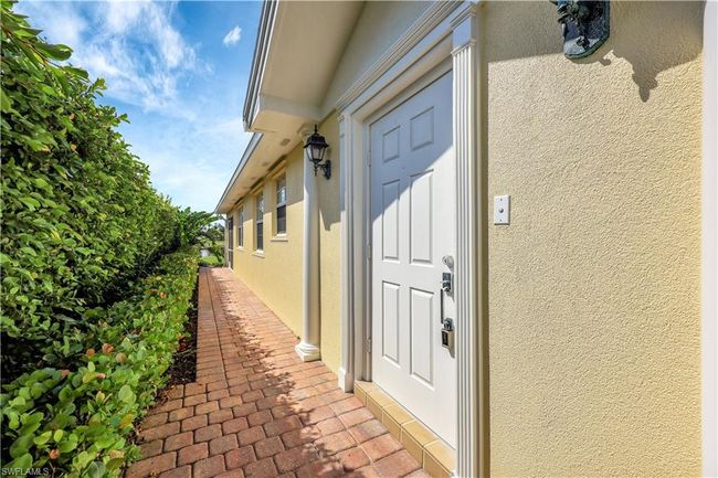 4255 Redonda Ln, Condo with 2 bedrooms, 2 bathrooms and 2 parking in NAPLES FL | Image 4
