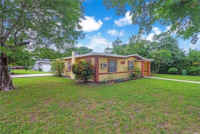 13885 Nw 5th Avenue, House other with 3 bedrooms, 2 bathrooms and null parking in North Miami FL | Image 3