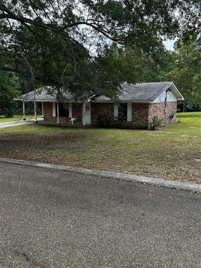 Ranch-style house with a front yard and a porch | Image 2