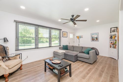 106 Aaron Dr, Burns, TN, 37029-6048 | Card Image