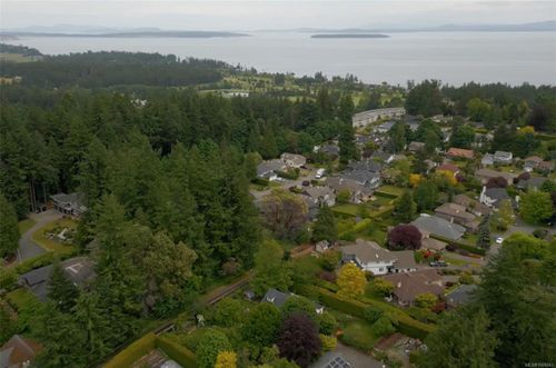 5225 Santa Clara Ave, Saanich, BC, V8Y1W6 | Card Image