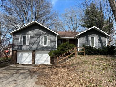 103 Sw Lexington Drive, House other with 3 bedrooms, 2 bathrooms and null parking in Blue Springs MO | Image 2