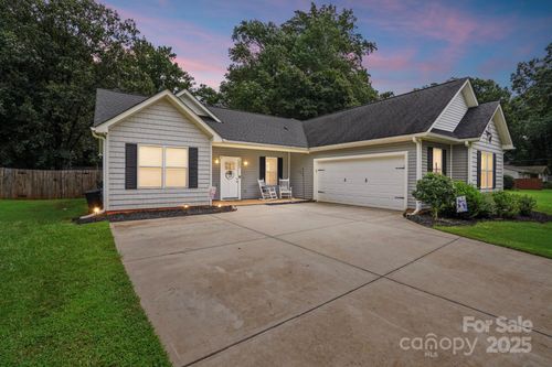 2223 Kimway Dr, Matthews, NC, 28105-4005 | Card Image