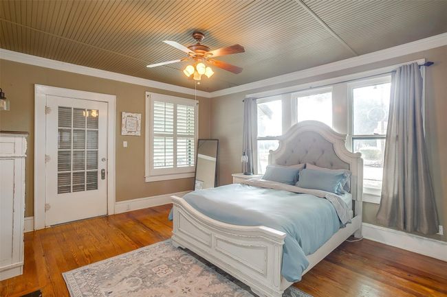 Bedroom featuring wood-type flooring, ornamental molding, and ceiling fan | Image 36