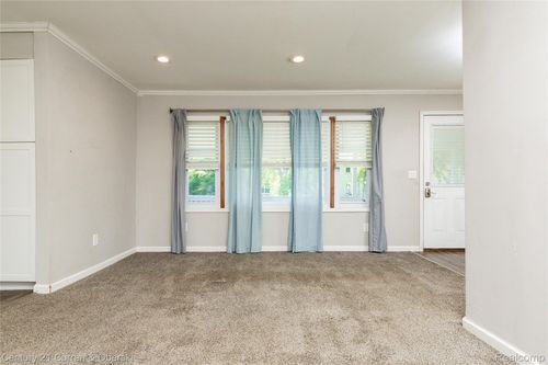 29046 S Wesley Ave, Flat Rock, MI, 48134-1235 | Card Image
