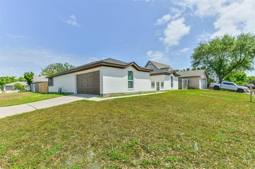 28 Back Bay Cir, Galveston, TX, 77551-1213 | Card Image