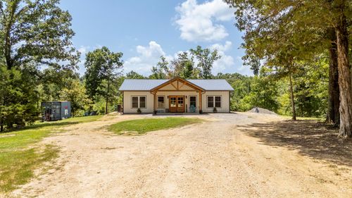 395 West Dr, Savannah, TN, 38372-6652 | Card Image