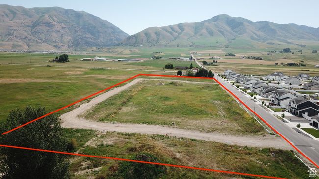Overview of rural landscape with property boundaries highlighted and a mountainous background | Image 8