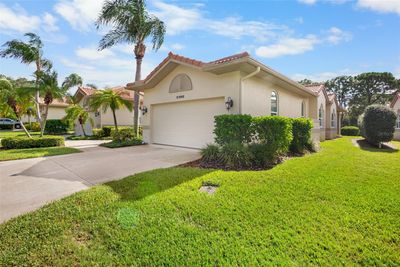 3392 Chelmsford Ct, House other with 2 bedrooms, 2 bathrooms and null parking in Sarasota FL | Image 2