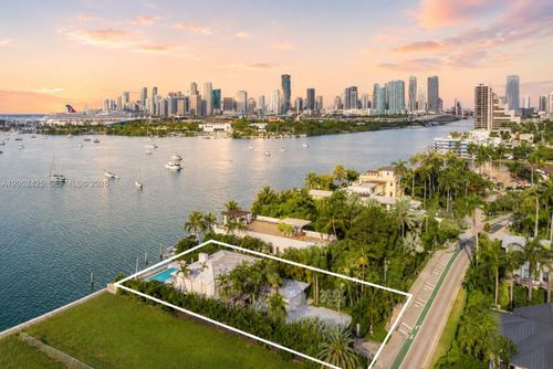 1300 S Venetian Way, Miami, FL, 33139 | Card Image