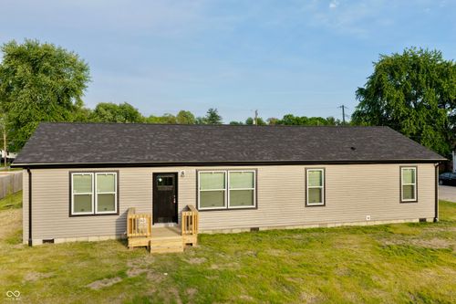 819 W Tanner St, Brownstown, IN, 47220-1121 | Card Image