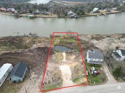 211 Riverside St, Highlands, TX, 77562-2504 | Card Image