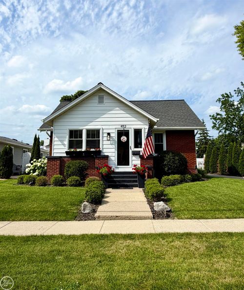452 Maple St, Plymouth, MI, 48170-1948 | Card Image