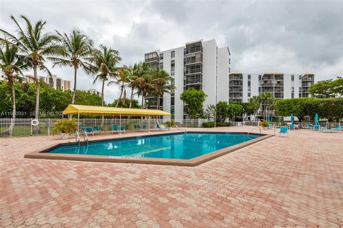 apt-716-20500 W Country Club Dr, Aventura, FL, 33180-1620 | Card Image