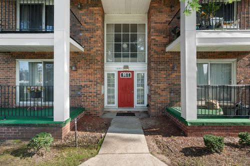 203-25307 Shiawassee Cir, Southfield, MI, 48033-3833 | Card Image