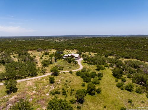 190 Jones Rd, Kerrville, TX, 78028-9279 | Card Image