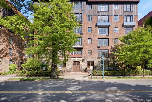 1k-20 Continental Ave, Forest Hills, NY, 11375-5222 | Card Image