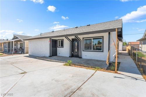 3215 Dillon Ave, North Las Vegas, NV, 89030-6668 | Card Image