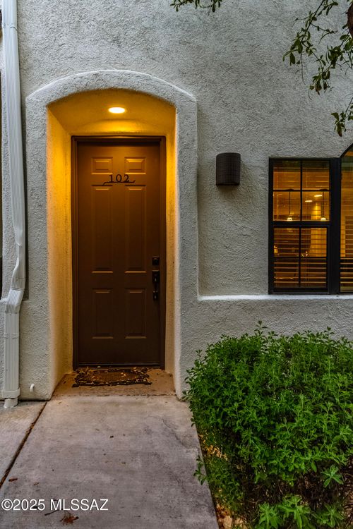 unit-102-2010 E River Rd, Tucson, AZ, 85718-1553 | Card Image