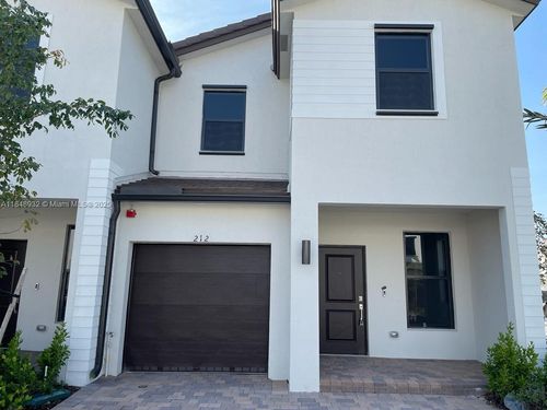 0-212 Sw 159th Ter, Pembroke Pines, FL, 33027-5060 | Card Image