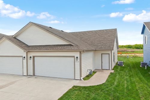 2713 Amelia Ln, Salina, KS, 67401-8547 | Card Image