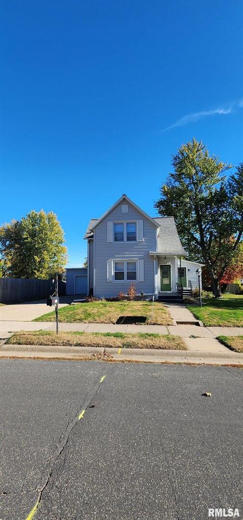 1713 N 5th St, Clinton, IA, 52732-2609 | Card Image