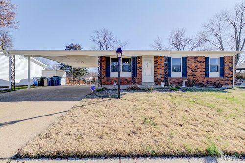 2843 Glenway Dr, Maryland Heights, MO, 63043-1137 | Card Image