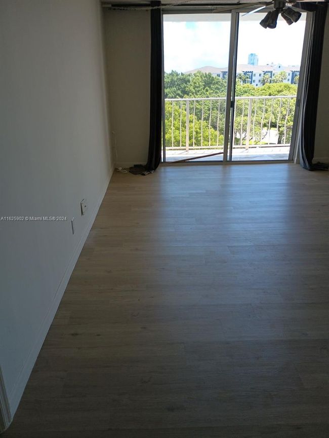 L - 500 Executive Center Dr, Condo with 1 bedrooms, 1 bathrooms and null parking in West Palm Beach FL | Image 15