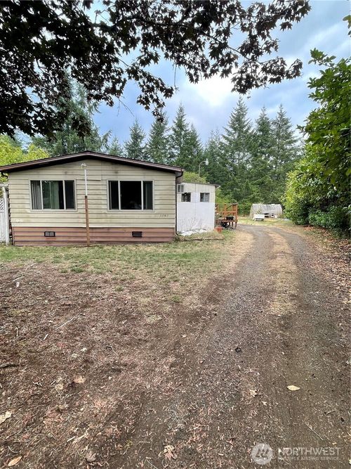 261 E North Lake Dr, Shelton, WA, 98584-7805 | Card Image