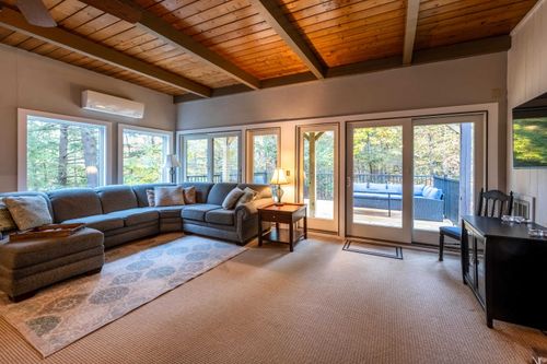 2e-1163 Baker Turn, Quechee, VT, 05059-3089 | Card Image