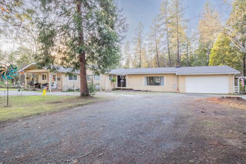 560 Jackpine Drive, Grants Pass, OR, 97526 | Card Image