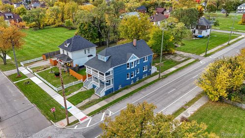2275 Montclair St, Detroit, MI, 48214-4055 | Card Image